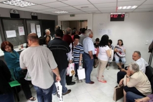 «Ανοίγουν» 33.000 θέσεις για 3.900 απολυμένους και «διαθέσιμους»