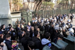 Φτώχεια και ανεργία «βόμβες» για τη σταθερότητα του Ιράν