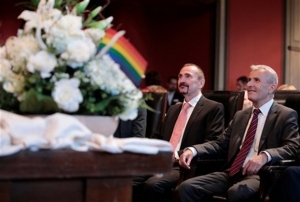 Γερμανία: Εγκρίθηκε η πρώτη υιοθεσία παιδιού από ομοφυλόφιλο ζευγάρι