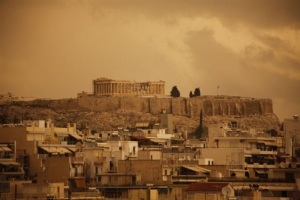 Καιρός: Αποπνικτικό Σαββατοκύριακο με σκόνη Σαχάρας