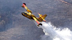 Η Ιταλία στέλνει δύο Canadair στην Ελλάδα για την αντιμετώπιση των πυρκαγιών