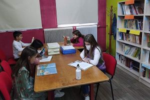 Όμορφη δανειστική βιβλιοθήκη στο 1ο Δημοτικό Αξιούπολης