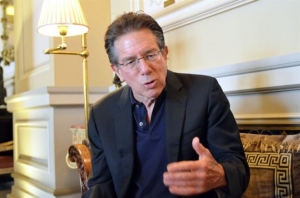 Αντονι Κρόνμαν: «Καλύτερα πικρό φάρμακο για την Ελλάδα παρά απομόνωση»