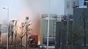 Κίνα: Τρομαχτική έκρηξη σε εργοστάσιο χημικών – Εργάτης τρέχει έντρομος να διαφύγει, τουλάχιστον πέντε νεκροί (Βίντεο)