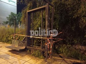 Θεσσαλονίκη – Τροχαίο: Φορτηγό ξήλωσε στάση του ΟΑΣΘ στην Καλαμαριά