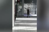 Κοπεγχάγη: Ανατριχιαστικό βίντεο δείχνει τον οπλισμένο δράστη να κυνηγά κόσμο σε εμπορικό κέντρο