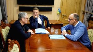 Κοινή επίσκεψη Μακρόν, Στάρμερ και Μερτς στο Κίεβο με στόχο την εκεχειρία