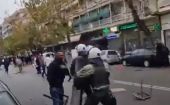 Θεσσαλονίκη – Πυροβολισμός 16χρονου: Επεισόδια ανάμεσα σε Ρομά και ΜΑΤ έξω από το Ιπποκράτειο (vid)