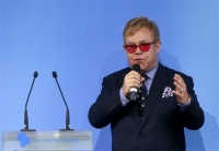 <div>Ο Πούτιν τηλεφώνησε στον Έλτον Τζον - στ' αλήθεια</div>