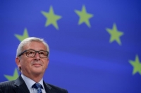 Με τιμές αρχηγού κράτους υποδέχτηκε η Λευκωσία τον Ζαν Κλοντ Γιούνκερ