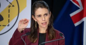 Νεοζηλανδή πρωθυπουργός προς τον πολιτικό της αντίπαλο μέσα στο κοινοβούλιο: «Αλαζονικό αρχ@@ι»