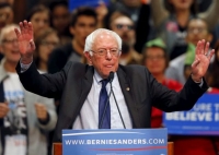 ΗΠΑ: Πολιτικά ενισχυμένος ο Σάντερς έναντι της Κλίντον