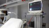 Θεσσαλονίκη: Βγήκε από τη ΜΕΘ η εθελόντρια που τη δάγκωσε οχιά