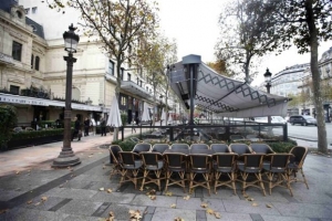 Independent: Μετά το μακελειό μόνο η αδιάλλακτη Δεξιά ακούγεται στη Γαλλία