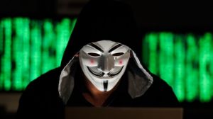 Anonymous προς Ρώσους πολίτες: «Ξεσηκωθείτε ενάντια στον Πούτιν»