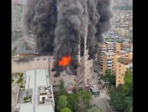 Κίνα | Φωτιά σε εμπορικό κέντρο – Αναφορές για εγκλωβισμένους (ΒΙΝΤΕΟ)