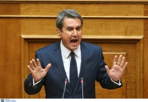 Λοβέρδος για πλοίο με λαθραία τσιγάρα: «Απροθυμία και αμηχανία» των Αρχών