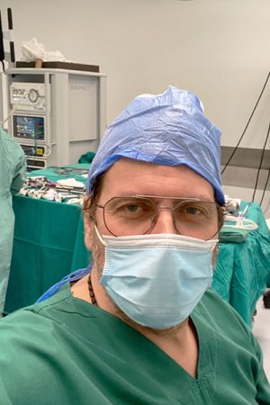 Dr. Πέτρος Θάνος MD, PhD - Ο expert στην χειρουργική αντιμετώπιση του καρκίνου της ουροδόχου κύστης