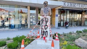 Σοκ από τον βανδαλισμό της προτομής του αρχιφύλακα Γιώργου Λυγγερίδη