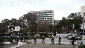 Συναγερμός στο ΑΠΘ: Βρέθηκε σακούλα με επτά μολότοφ