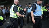 Βρετανία: Σε κατάσταση συναγερμού οι αρχές μπροστά στον κίνδυνο ταραχών το Σαββατοκύριακο