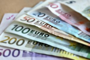 ΕΚΤ: Εκτός κυκλοφορίας τέθηκαν 376.000 πλαστά χαρτονομίσματα ευρώ το 2022