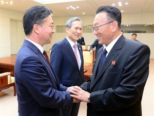 Πρόθυμη η Σεούλ να συζητήσει άρση κυρώσεων της Β. Κορέας