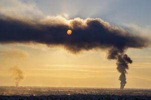 Θεσσαλονίκη: «Κρατήστε κλειστά τα παράθυρα» προτρέπει ο Κ. Γιουτίκας για τη φωτιά στη Σίνδο