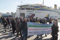 Μουζάλας προς ναυτεργάτες: Επανεξετάστε την απεργία στη μεταφορά προσφύγων