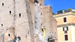 Η Ρώμη σε κατάσταση πένθους για τον θάνατο του εργάτη κάτω από τα ερείπια του Πύργου των Κόμηδων