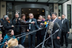 Γκάμπριελ σε Τσίπρα: «Η Ελλάδα διαπραγματεύεται με το Eurogroup όχι με την Γερμανία»