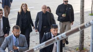 «Δικαιοσύνη για τον Άλκη: Η μητέρα του μιλάει με αγανάκτηση μετά την αναβολή της δίκης»