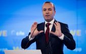 Μάνφρεντ Βέμπερ: “Προφανής η ανάγκη για το πιστοποιητικό εμβολιασμού”