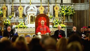 Ο Πάπας Λέων ΙΔ’ επισκέπτεται τον Καθολικό Καθεδρικό Ναό Αγίου Πνεύματος στην Κωνσταντινούπολη πριν τη Νίκαια