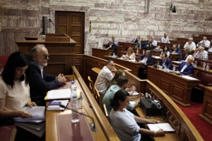 Εκλογικός νόμος: «Αγώνας δρόμου» της κυβέρνησης να προσεγγίσει τις 200 ψήφους