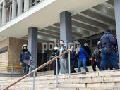 Δολοφονία Άλκη: Πίσω στα κρατητήρια οι 8 συλληφθέντες – Σε εξέλιξη η απολογία του 23χρονου (pics&amp;vid)