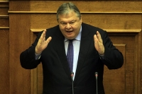 Δεν «ξεψηφίζει» ο Βενιζέλος το νόμο για την ανθρωπιστική κρίση