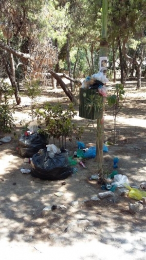 Αδιαφορία και εγκατάλειψη δίπλα στα Δικαστήρια