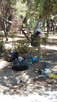 Αδιαφορία και εγκατάλειψη δίπλα στα Δικαστήρια