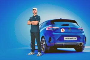 "SAFETY CAR": Η RENAULT δεσμεύεται για την ασφάλεια των νέων οδηγών