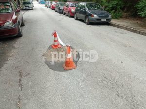 Θεσσαλονίκη: Τρύπα – παγίδα στο οδόστρωμα – Άμεση η επέμβαση του Δήμου (pics)