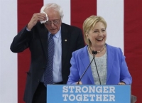 Ο Σάντερς ζητεί ψήφο στην Κλίντον για να ηττηθεί ο «επικίνδυνος» Τραμπ