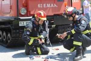 Σε εξέλιξη φωτιά σε υπόγειο πάρκινγκ στο Καματερό