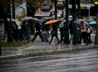 Βροχές και χιόνια και την Τρίτη επιτείνουν την κακοκαιρία