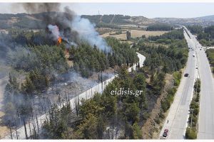 Χωρίς ενεργό μέτωπο η φωτιά στους Ευζώνους, άνοιξε το Τελωνείο