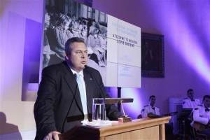 Καμμένος: Η Ελλάδα παραμένει όρθια, δεν θα παραδοθούμε σε εκβιασμούς