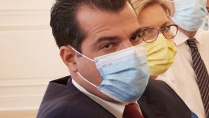 Εκτάκτως αύριο στη Θεσσαλονίκη ο Πλεύρης – Ανησυχία για τα κρούσματα