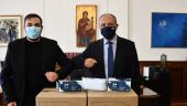 Χιλιάδες μάσκες για τους ανθρώπους που δίνουν μάχη κατά του κορονοϊού πρόσφερε εταιρεία στο ΥΜΑΘ