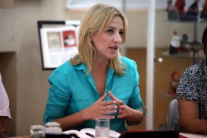 Στη... θεατρική σκηνή διασταύρωσαν τα ξίφη τους Ρ. Δούρου και Αιμ. Υψηλάντη