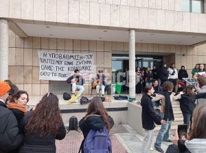 Συνεχίζεται η κατάληψη στο Βασιλικό Θέατρο – Η υποβάθμιση του πολιτισμού αφορά όλη την κοινωνία (vid)